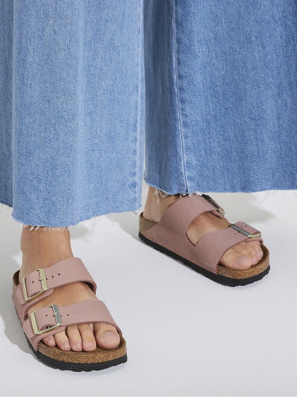Arizona Soft Footbed
Birkenstock Leather color:old rose women size 40 US 9-9.5